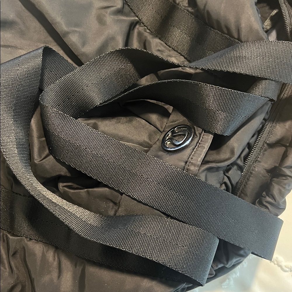 Like New- Lululemon Athleta Overnight Gym/Duffel w/ laptop comp. - Picture 7 of 9